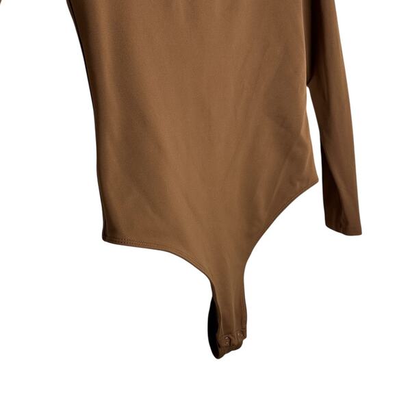 Aritzia Babaton Leone Contour Long Sleeve V Neck Bodysuit Top Shirt Size Large - Picture 7 of 9